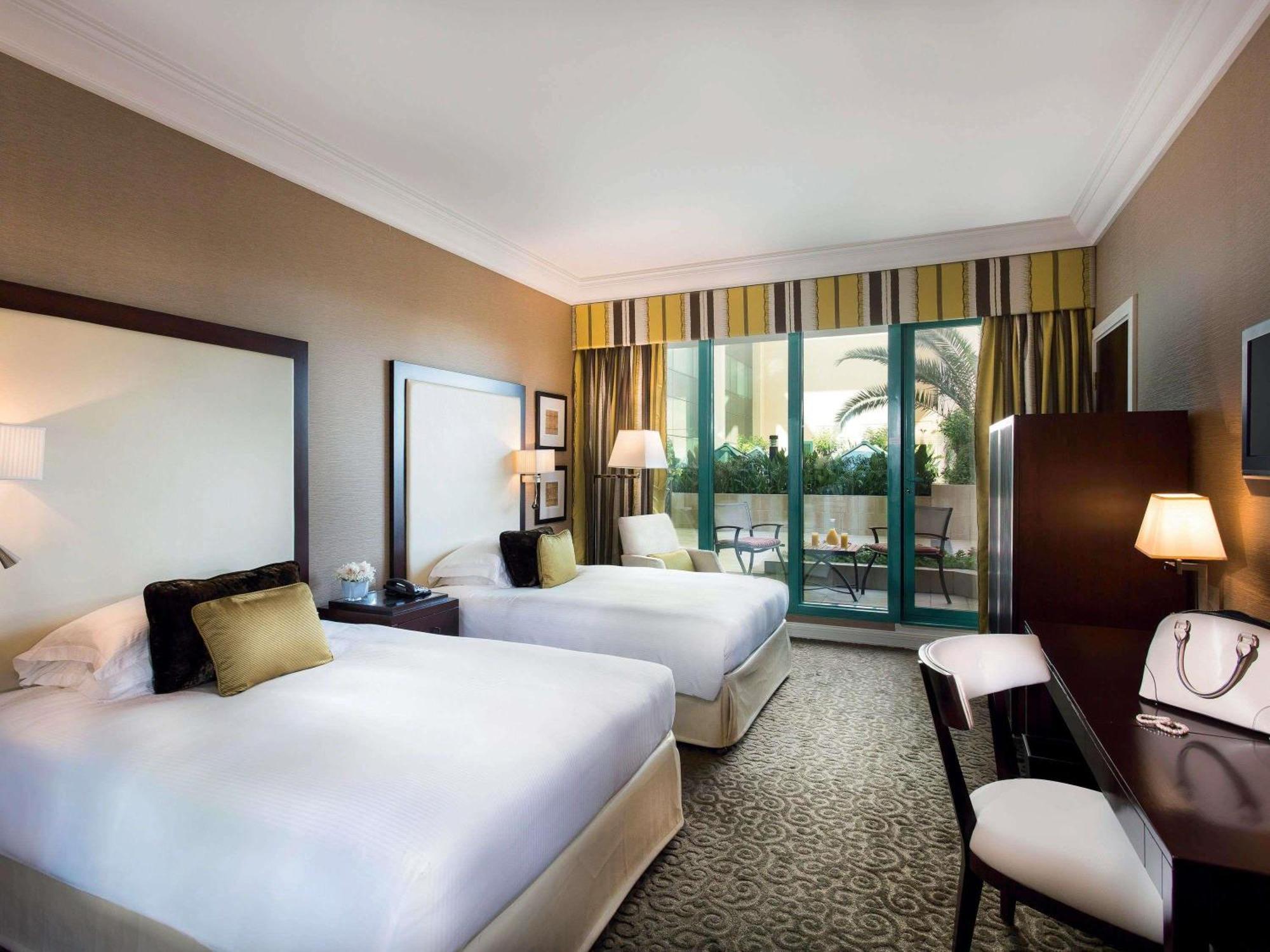 Deluxe Room Twin Beds
