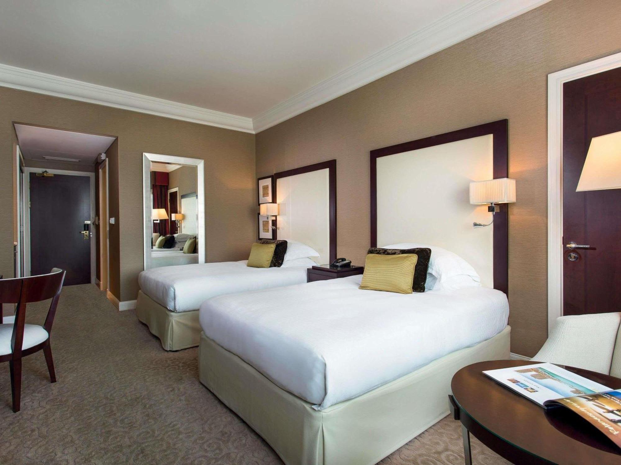 Deluxe Room Twin Beds
